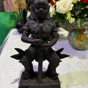 Hermosa Estatua de material sólido